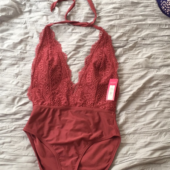 One piece swim suit - Picture 2 of 3